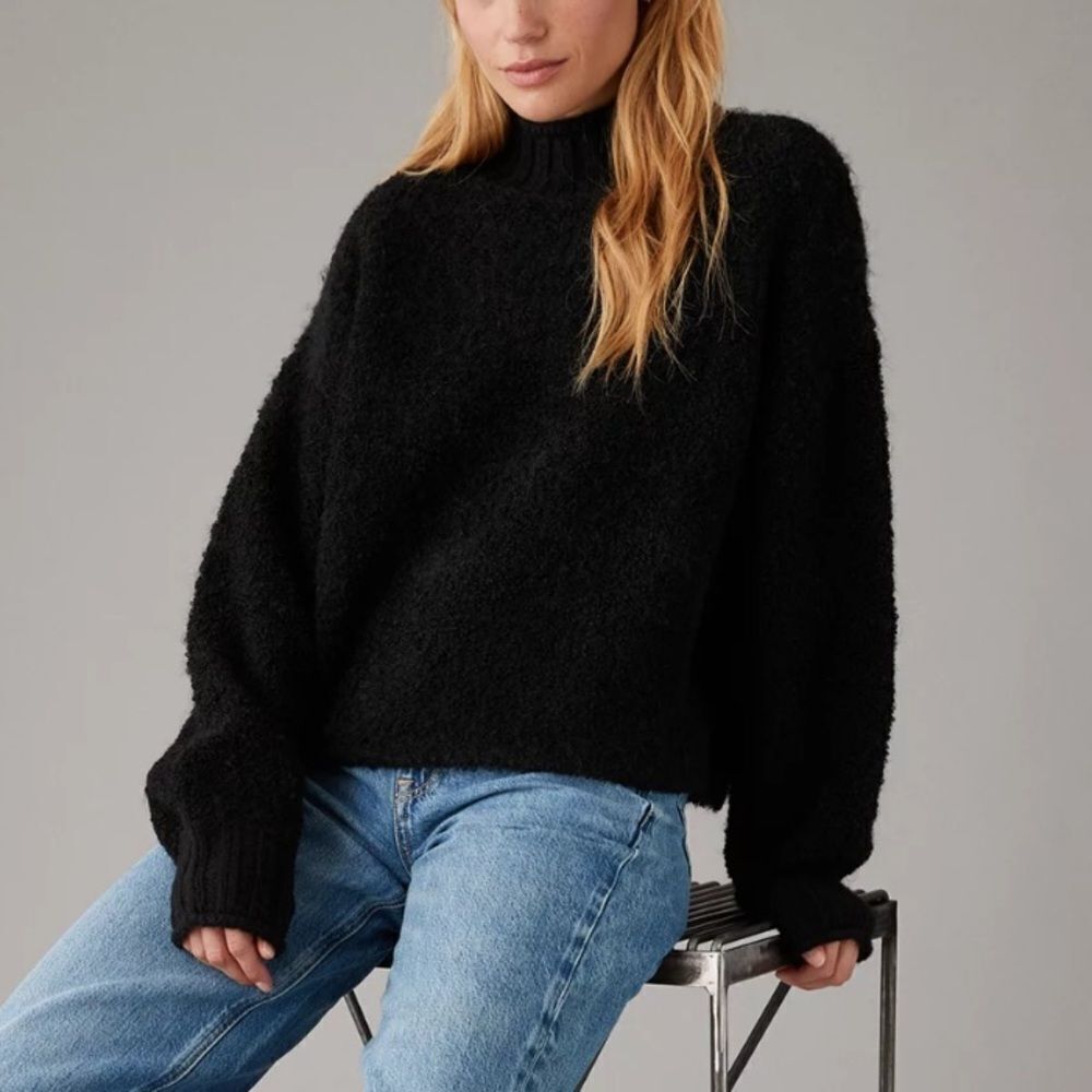 AE Bouclé Mock Neck Sweater Black M